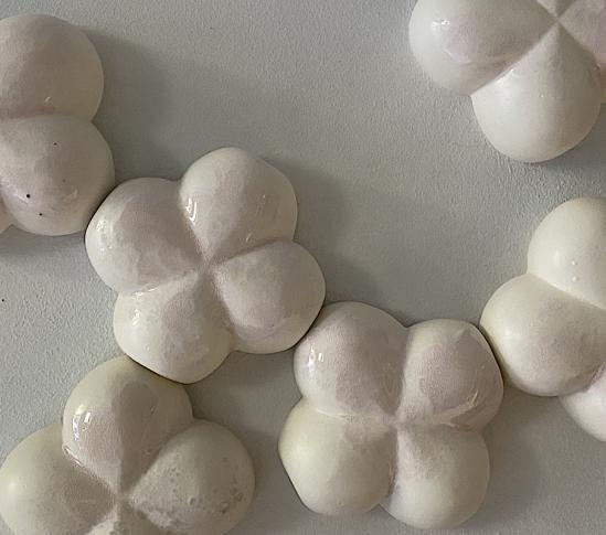 Kuva Susanna Koskimäen keramiikkateoksesta